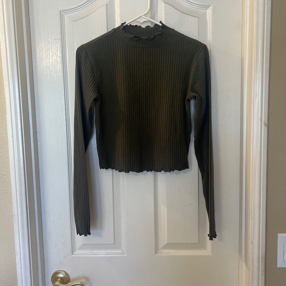 Long sleeve cropped top